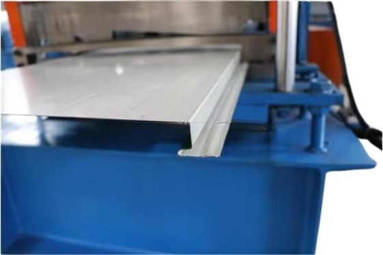 Máy hình thành cuộn tường kim loại và hồ sơ Soffit cho các sản phẩm cuối cùng mịn màng và đẹp