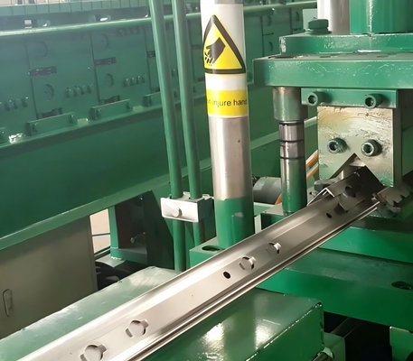 Máy tạo cuộn kệ cao tốc độ cao với bộ cấp servo và đấm thủy lực