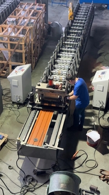 Hệ thống điều khiển và cắt tóc tự động Soffit Panel Rolling Forming Machine cho hoạt động trơn tru