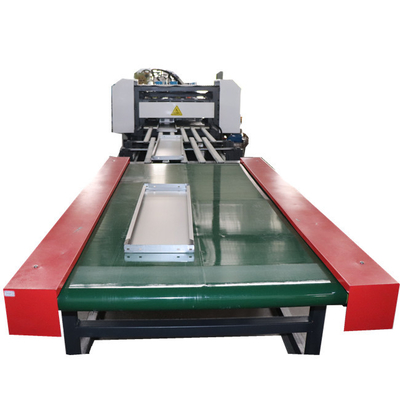 Máy tạo cuộn bảng bảng kim loại trên kệ siêu thị